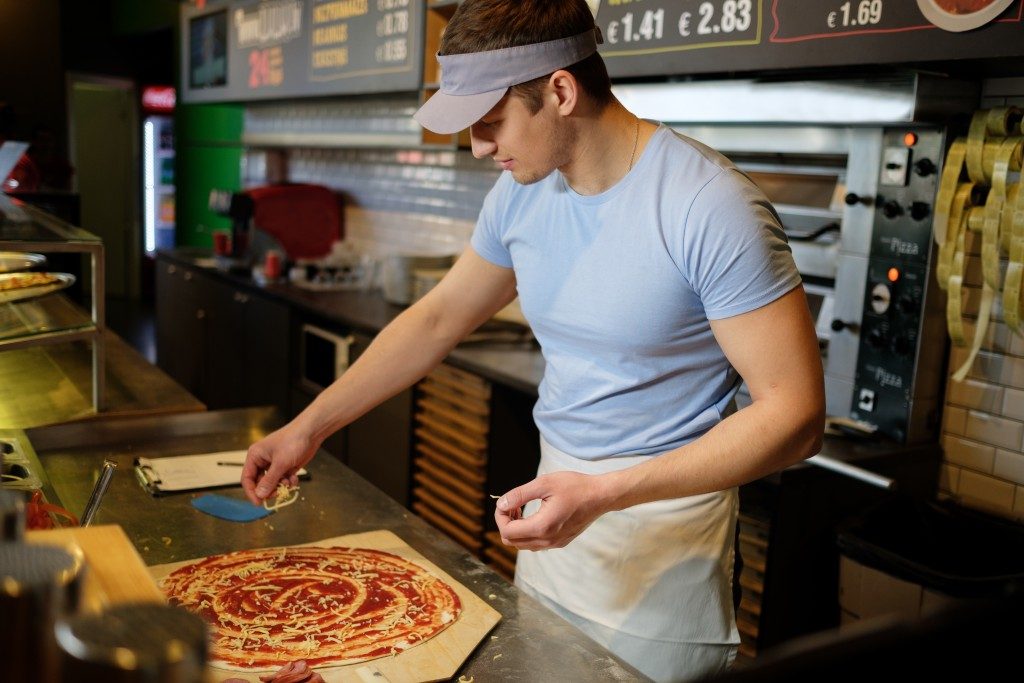 Man making pizza